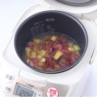 臘肉土豆?fàn)F飯怎么做 健康午餐制作方法