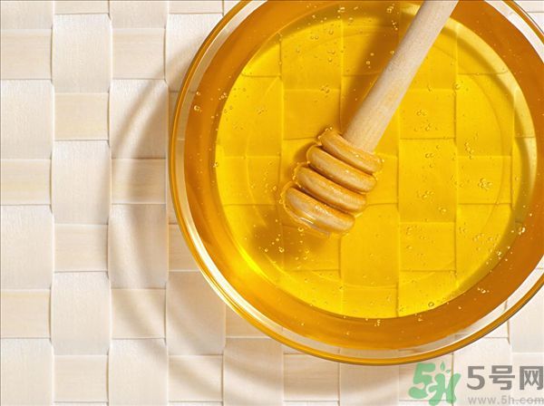 花粉過敏能吃蜂蜜嗎？花粉過敏可以喝蜂蜜嗎？