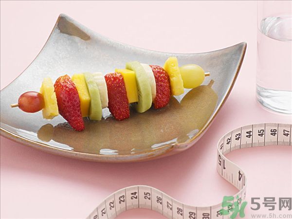 菠蘿和什么榨汁好喝？菠蘿榨汁加什么好喝？