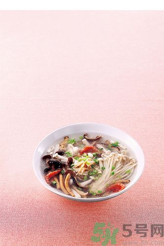簡(jiǎn)單蔬菜湯的做法有哪此些？蔬菜湯有美容的功效嗎