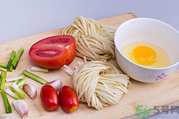 胃不好晚上吃面條好嗎？晚上吃面條容易消化嗎？