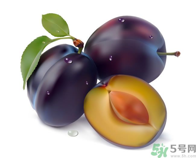 1.保養(yǎng)皮膚：水果中含豐富的抗氧化物質(zhì)維生素E和微量元素，可以滋養(yǎng)皮膚，其美容效果可不是一般的化妝品可比的。