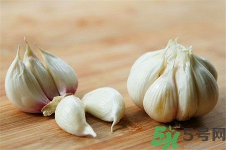 吃大蒜能降血壓?jiǎn)?？大蒜發(fā)芽了還能吃嗎？
