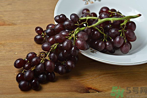 吃葡萄對(duì)皮膚好嗎？吃葡萄可以延緩衰老嗎？