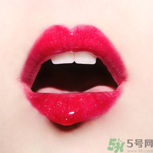 春天嘴唇干裂脫皮怎么辦？嘴唇為什么會脫皮？