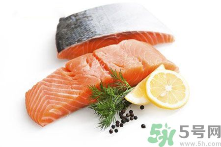 長痘痘肌膚干燥怎么辦？肌膚干燥吃什么食物好？