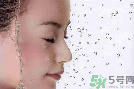 皮膚起皮怎么辦？皮膚起皮用什么護(hù)膚品？