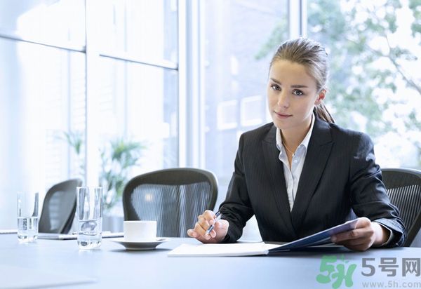 職場(chǎng)新人不能有的心理是什么？職場(chǎng)中新人應(yīng)該注意些什么呢?