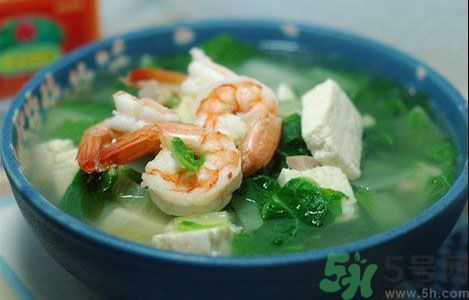 菠菜可以喝豆腐一起吃嗎？菠菜可以喝蝦一起吃嗎？