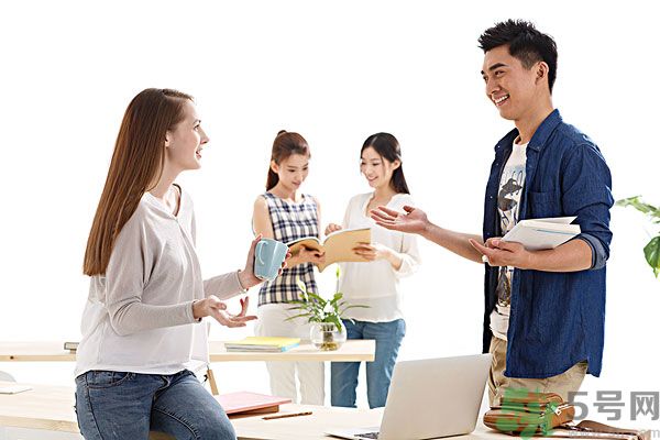 和別人說話不敢看對方怎么辦？說話不敢看別人眼睛怎么辦？