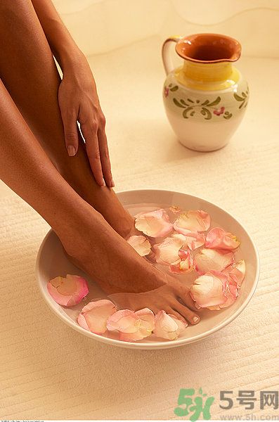 吃晚飯后多久可以泡腳？晚飯后泡腳好嗎？