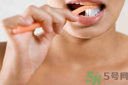 牙齦出血是怎么回事？牙齦出血怎么辦？
