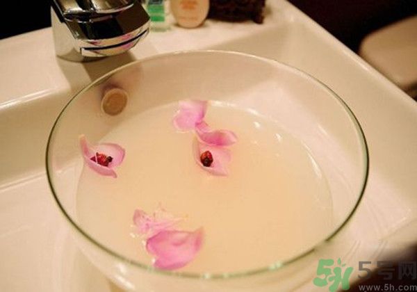 淘米水洗臉能祛斑嗎？淘米水洗臉可以美白嗎？