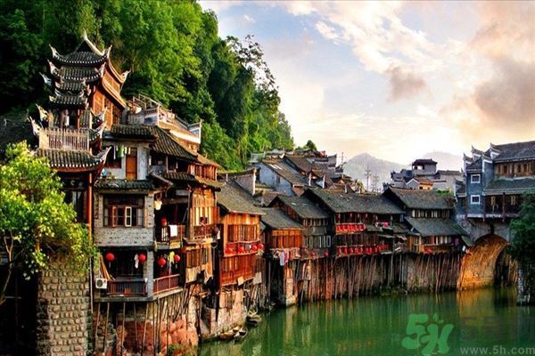 什么地方適合情侶旅游?旅游帶什么東西？