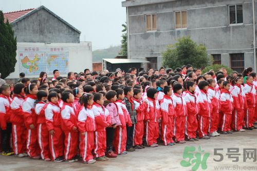 全國(guó)幾大經(jīng)典校服 總有一款你穿過(guò)嗎？