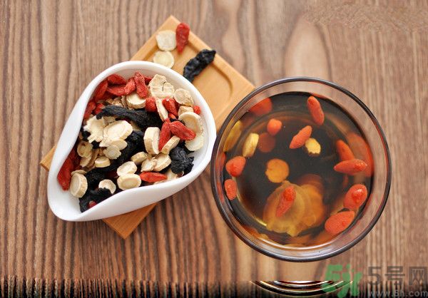 蕁麻疹會不會傳染？蕁麻疹怎么治才能好？