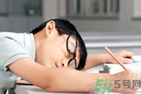 睡覺流口水是什么原因？睡覺流口水怎么辦？