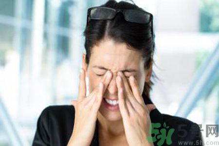 眼睛干澀怎么辦？眼睛干澀吃什么好？