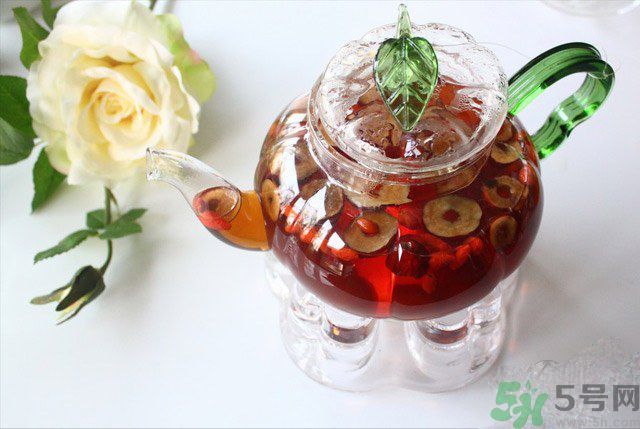 紅棗不能和什么一起吃？紅棗泡水喝會上火嗎？