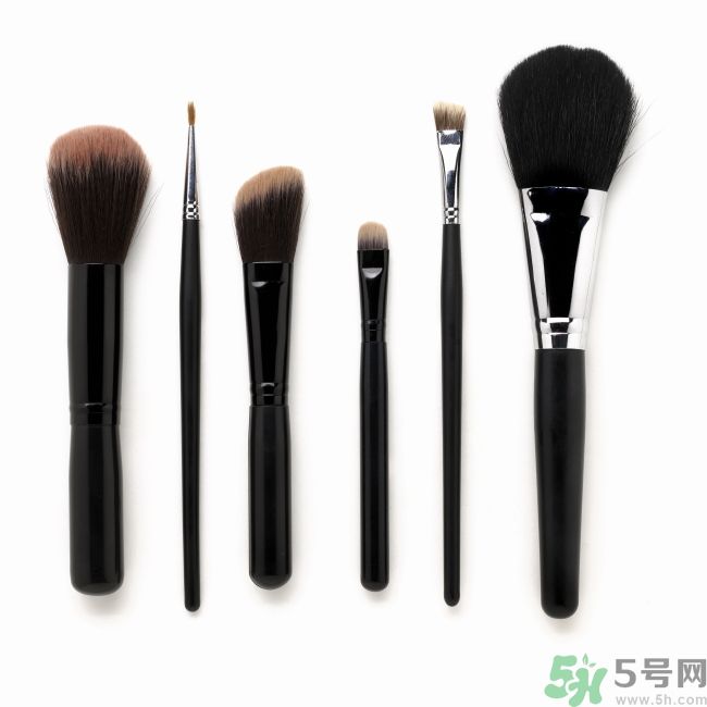 怎樣化妝不傷皮膚？化妝對皮膚有傷害嗎？