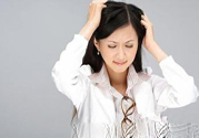 年輕人長白頭發(fā)怎么辦？年輕人長白頭發(fā)是什么原因？