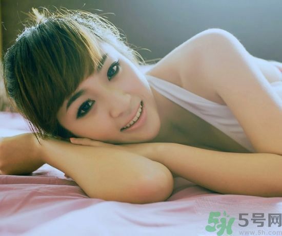來月經(jīng)乳房脹痛怎么辦？來月經(jīng)乳房脹痛是什么原因？