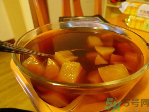 蘋果煮熟了還有營(yíng)養(yǎng)嗎？蘋果煮熟吃有什么好處？