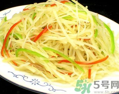 土豆絲和土豆片哪個更好吃？土豆片可以炒什么？