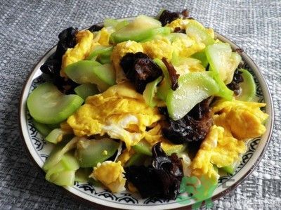 黑木耳怎么做好吃？黑木耳的家常做法？