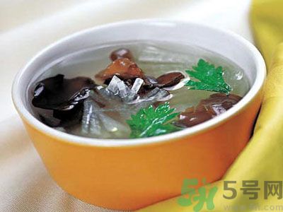 白發(fā)多吃黑木耳可以變黑嗎？怎么防止白發(fā)？