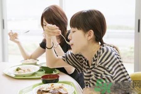 胃潰瘍吃什么食物好？調(diào)理胃潰瘍的方法有哪些？
