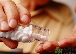胃潰瘍的早期癥狀有哪些？胃潰瘍的癥狀有哪些？