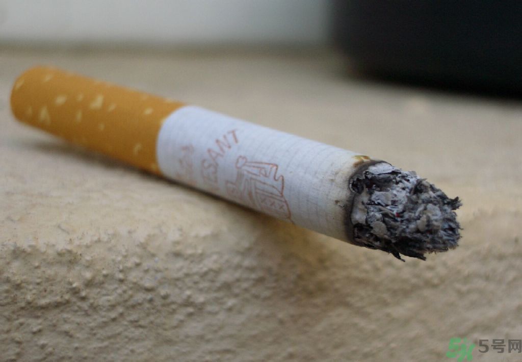 胃潰瘍可以抽煙嗎？胃潰瘍抽煙好嗎？