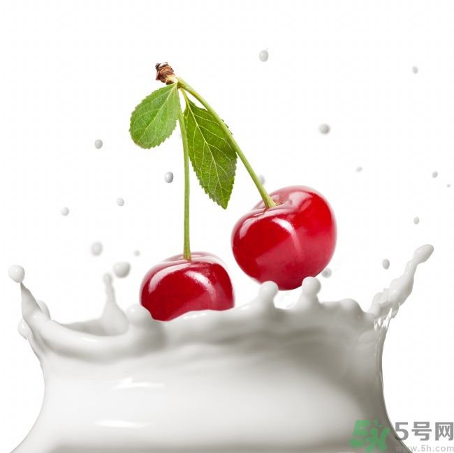 香蕉和牛奶可以一起吃嗎？牛奶可以和什么水果一起吃？
