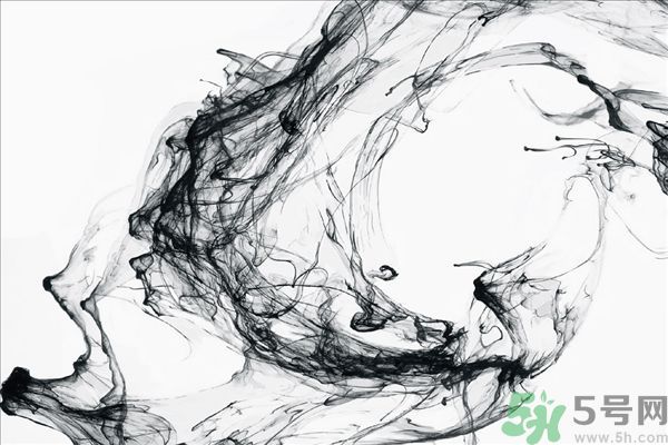 往同學(xué)保溫杯中倒墨汁 誤食墨水怎么辦？