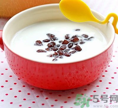 牛奶和酸奶哪個(gè)更加健康？牛奶和酸奶哪個(gè)更好？
