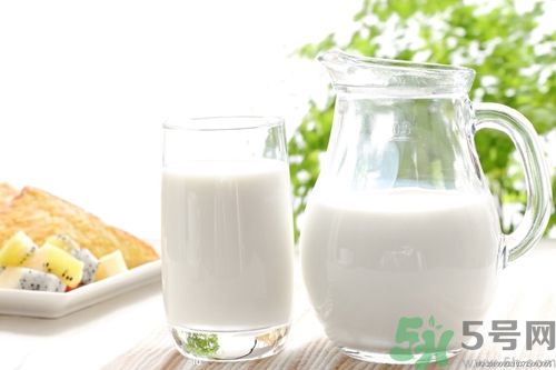 牛奶和酸奶哪個(gè)更加健康？牛奶和酸奶哪個(gè)更好？