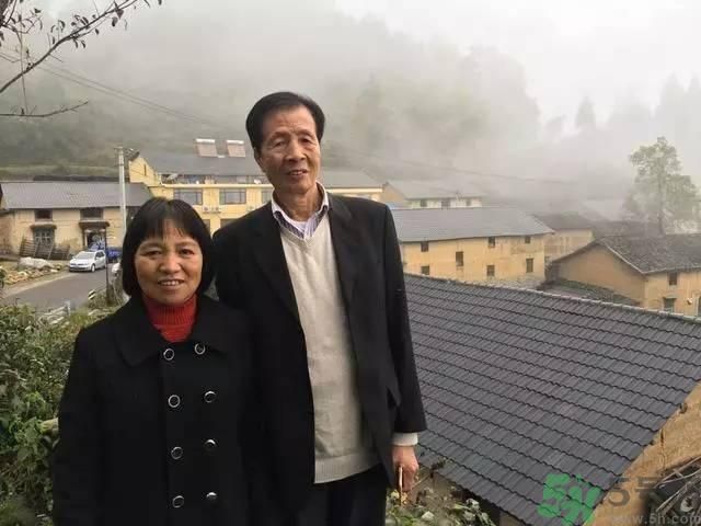 浙江富翁棄億萬(wàn)資產(chǎn)與農(nóng)婦結(jié)婚  怎樣追求真愛(ài)才好？