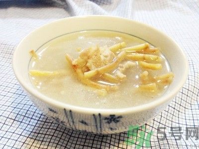魚腥草可以和雪梨冰糖煮水喝嗎？魚腥草雪梨煲有什么好？