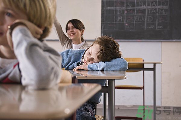 高中生上課容易走神怎么辦？高中生上課如何提高注意力？