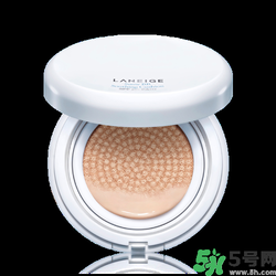 蘭芝氣墊bb13號跟21號哪個更白？蘭芝氣墊bb色差大嗎？