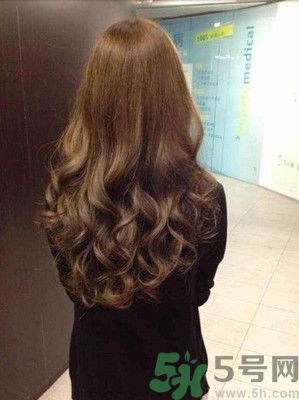 自己怎么吹卷發(fā)？吹卷發(fā)的小竅門？