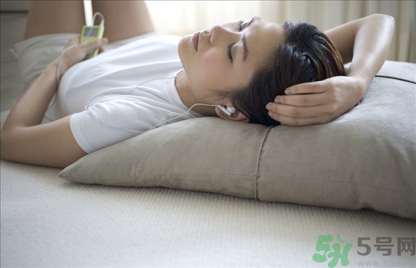 女性吃什么預(yù)防泌尿道感染？泌尿道感染不能吃什么？