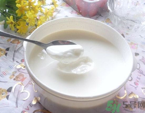 每天喝檸檬水可以排毒嗎？和檸檬水好不好？