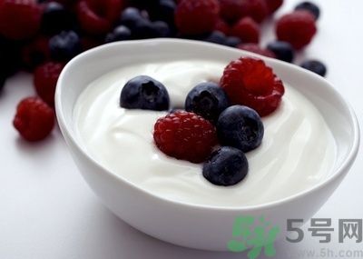 每天喝檸檬水可以排毒嗎？和檸檬水好不好？