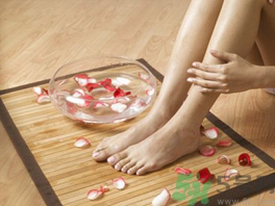 用醋泡腳能治腳臭嗎？泡腳放醋能除腳臭嗎？