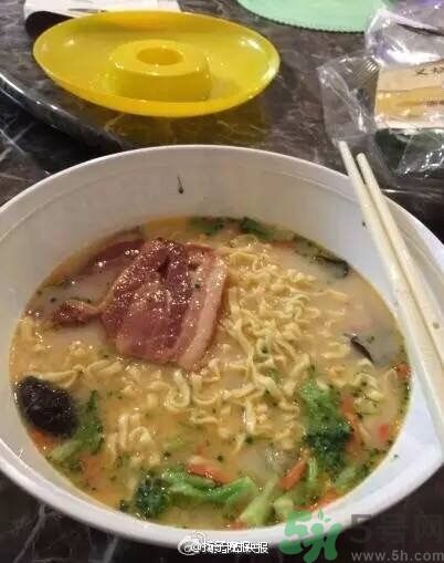 滿漢宴方便面多少錢一桶？滿漢宴方便面多少錢一箱？