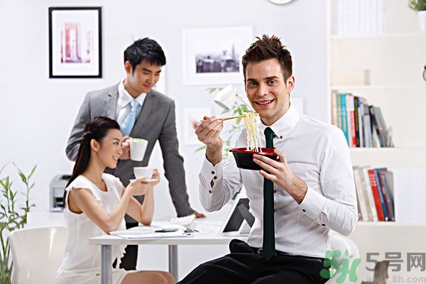 滿漢宴方便面煮著吃泡著吃哪個好？