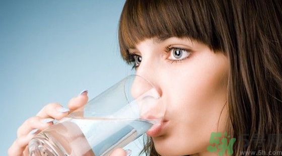 喝水能防腎結(jié)石嗎？喝水怎么預(yù)防腎結(jié)石？