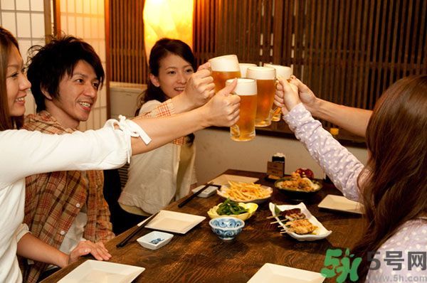 喝酒怎樣才能不傷身？飲酒要注意些什么？